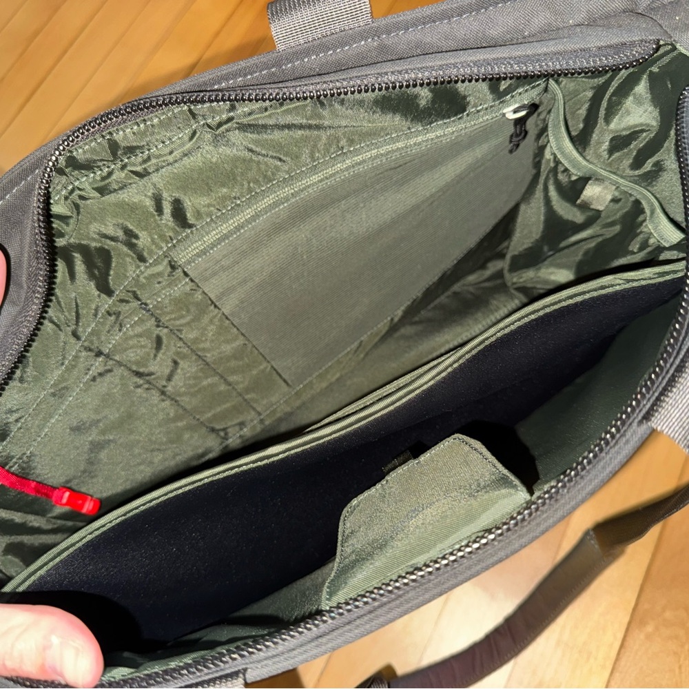 Osprey Men's Black Tote Bag - Picture 3 of 3